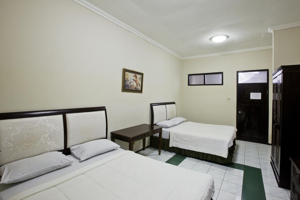 Hotel Galuh Anindita Yogyakarta Exterior photo